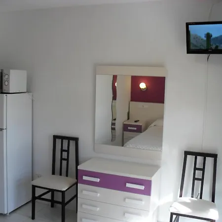 Lo Monte Hotel *
